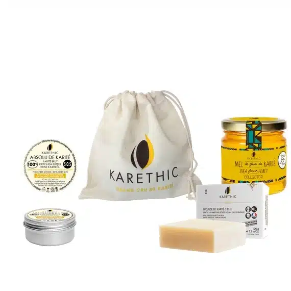 Un pochon en coton bio contenant du beurre de karité non raffiné et du miel de karité