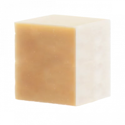 Un cube de savon au karité bio saponifié à froid, pour nettoyer en douceur la peau de son visage